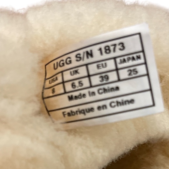 UGG Bailey Button Triple II Boot - Picture 7 of 7